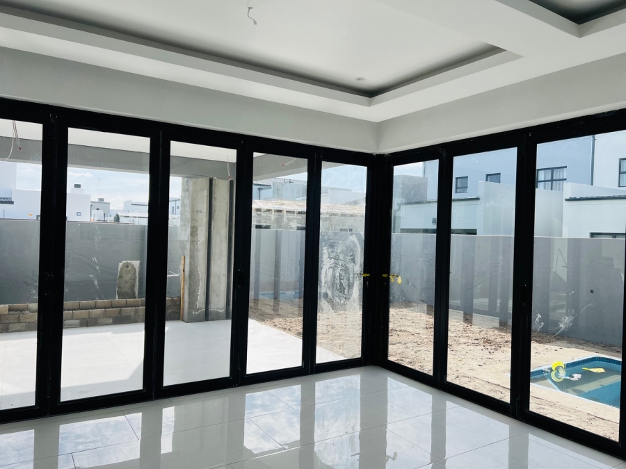  Bedroom Property for Sale in Sandown Western Cape